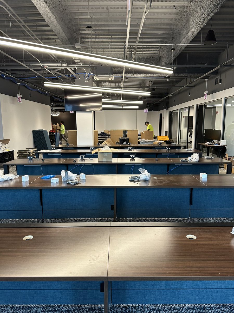 baalazamon's tweet photo. #ChicagoHackerHouse is back 🔥 . We will be hosting multiple boot camps at @solanalabs office in @chicago. Please reach out if you are interested in building🏗️ https://t.co/mbSrPdOdon