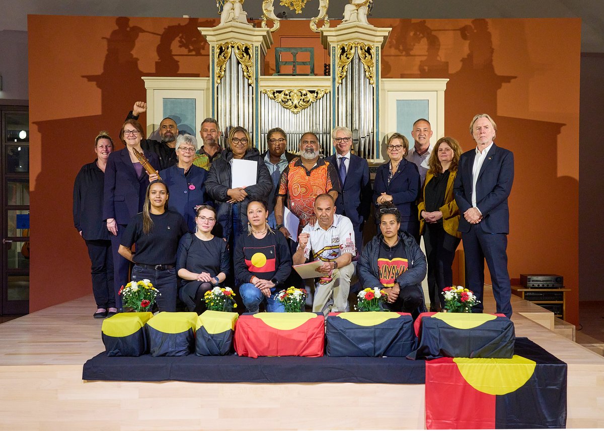 Bei einer feierlichen Zeremonie im GRASSI Museum für Völkerkunde zu Leipzig (@skdmuseum) wurden heute menschliche Überreste von sechs Vorfahren aus Australien an ihre traditionellen Custodians und die australische Regierung zurückgegeben. ➡ medienservice.sachsen.de/medien/news/10…