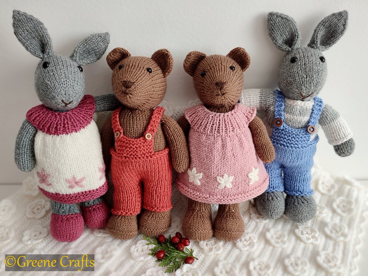 Zsuzsa36087412's tweet photo. These cute knit bears would like to be your child's cuddly friends!
Who wouldn't love an adorable Teddy Bear? Adults and children will both be delighted with Honey and Chubby.
https://t.co/yq96zKtfs0 #knitting #bearclothespattern #handknitbear #bearpatternpdf #babyknitpattern https://t.co/LnMYfBGjkL