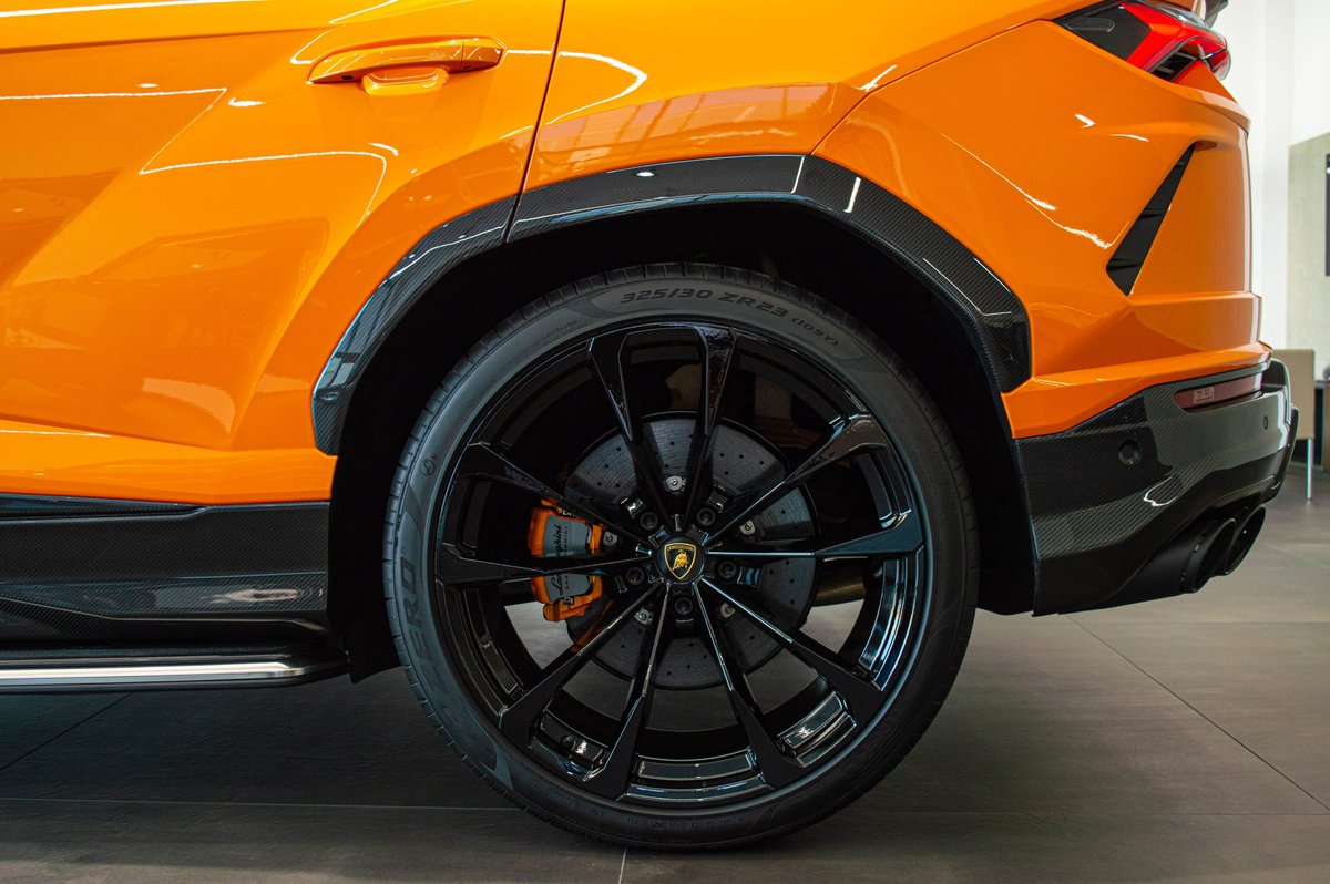 LamborghiniQ8's tweet photo. Discover the #Lamborghini #Urus at @GulfRun
Location: @KMTKW
Dates: 18th and 19th of November 2022.
#Kuwait #LamborghiniKuwait #LamborghiniUrus #UnlockAnyRoad #GulfRun #KuwaitMotorTown https://t.co/iPqWaojiYS