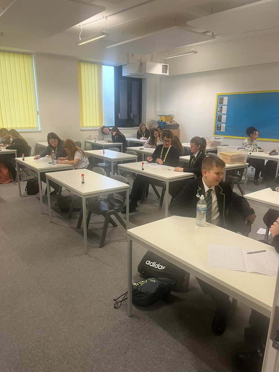 NewarkAcademyUK's tweet photo. Every Thursday, our incredible @NA_SixthForm students take part in the reading buddies scheme with Y7 students. Amazing commitment and support from NA6 and a wonderful opportunity for our Y7 students to develop their reading 📚 #WorkHardBeKind https://t.co/d4aaFBjrWG