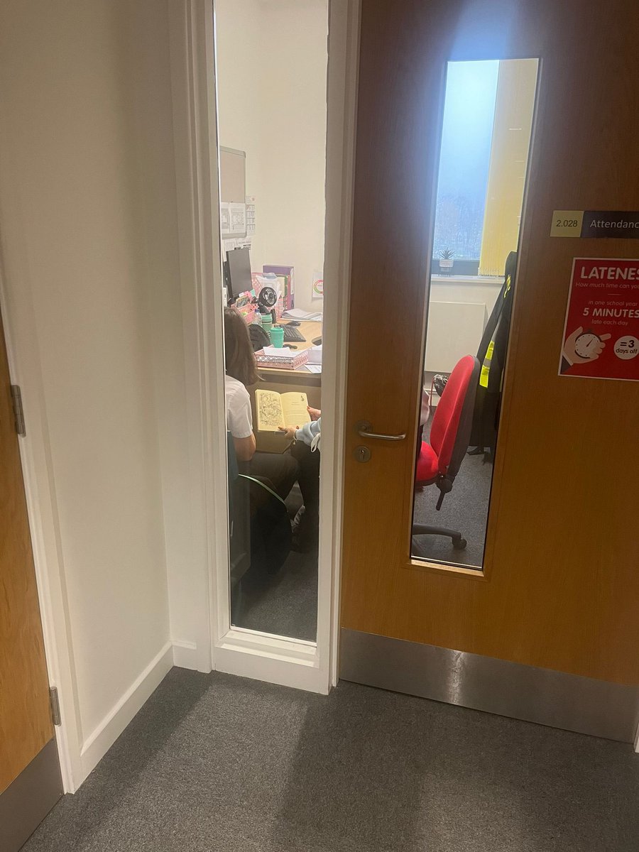 NewarkAcademyUK's tweet photo. Every Thursday, our incredible @NA_SixthForm students take part in the reading buddies scheme with Y7 students. Amazing commitment and support from NA6 and a wonderful opportunity for our Y7 students to develop their reading 📚 #WorkHardBeKind https://t.co/d4aaFBjrWG