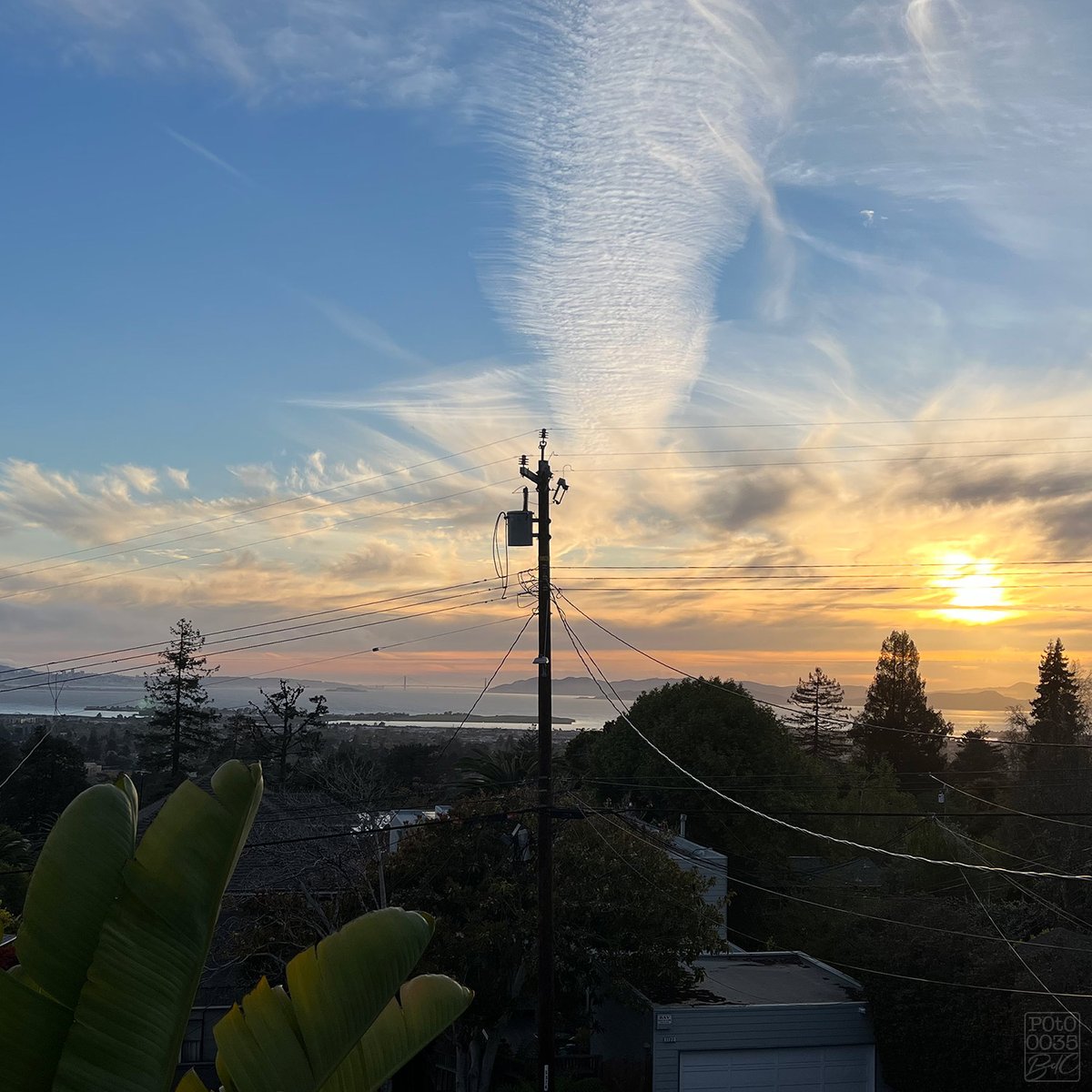 JeremFebvre's tweet photo. Contemplating boundless perspectives while frens wonder what will follow 10KTF as Yuga's latest effort to consolidate the NFT space.
#P0tO 0035 https://t.co/Oo8jgEEzSP