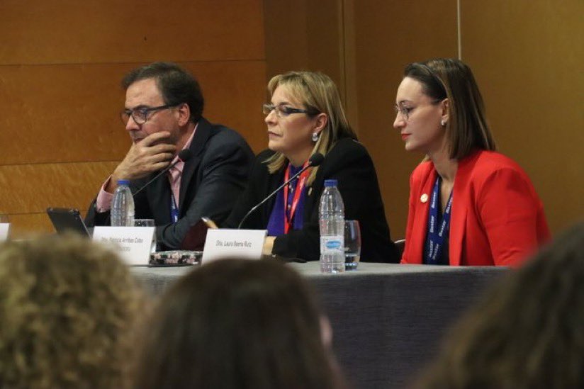 Cuando me preguntan que es <a href="/SEDENenfermeria/">SEDEN</a> solo puedo decir que un grupo de amigos, una familia de profesionales que aún mantiene la lírica pasión del enamorado y la épica persistencia del guerrero. Y todo eso se aprende, gracias maestras!!! Nunci, Lola, Anna, Rosa, Lucas