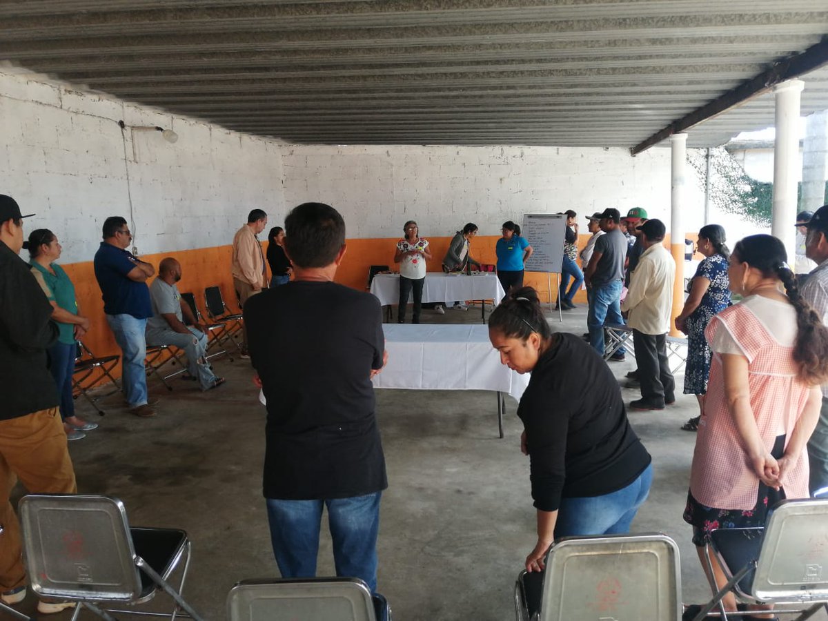 CafeFemcafe's tweet photo. En el marco del Proyecto CONECTA de @FondoGolfoMex  realizamos dos talleres en Cosautlán  y Huatusco para seguir reconociendo nuestros intereses y líneas de acción sobre la cadena de valor agroecológico y de especialidad.

#VIDAAC 
#NODESSVeracruz
#caféagroecológico https://t.co/oaWb4mIVjw