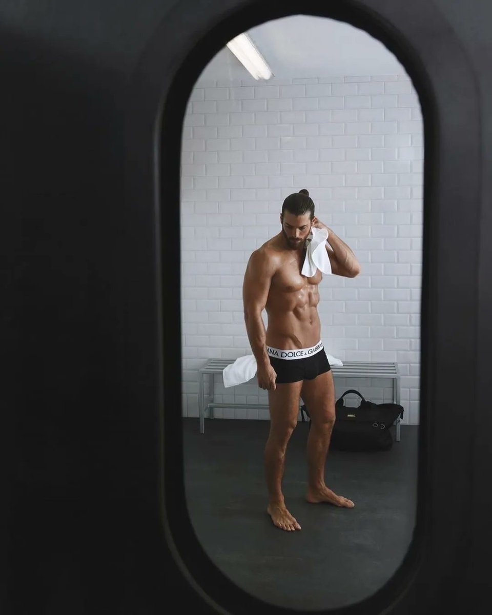 birsenaltuntas1's tweet photo. #CanYaman'dan yeni reklam kampanyası... 🧿 https://t.co/Wqtd7gYA9p