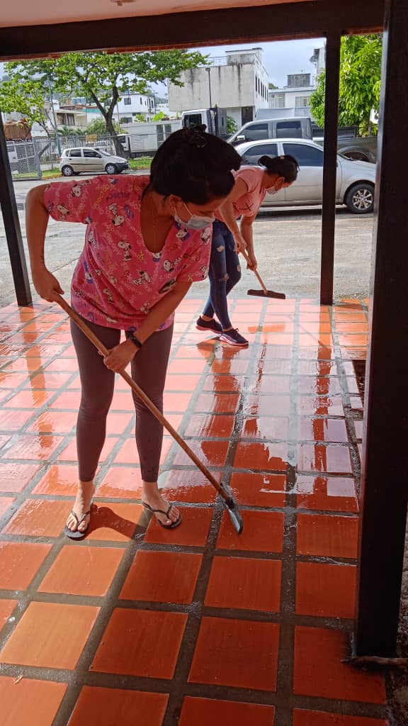 Jornada de Higienizacion en el CDI La California después de culminada la Reparacion en la Sala de Terapia.
#CubaPorLaSalud 
#CubaPorLaVida 
#MejorSinBloqueo 
<a href="/cubacooperaven/">Brigada Médica Cubana en Venezuela</a> 
<a href="/CubaMir_Ven/">Brigada Médica Cubana Estado Miranda</a>
<a href="/CdiCalifornia/">CDI La California Sur Estado Miranda</a>
<a href="/CDIPrefecturaB/">@CDIPrefecturadeBaruta</a>
<a href="/MINSAPCuba/">Ministerio de Salud Pública de Cuba</a>
<a href="/unidad_central/">Unidad Central de Cooperación Médica</a>