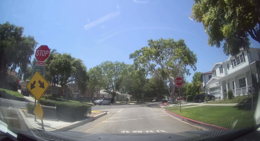 HivemapperFAQ's tweet image. ❌ Bad: Vehicle interior visible in the image

In this image, the vehicle&apos;s dashboard is visible in the bottom corners and in the windshield&apos;s reflection. 

If the footage contains any aspect of the vehicle&apos;s interior, it isn&apos;t usable for a high-quality map