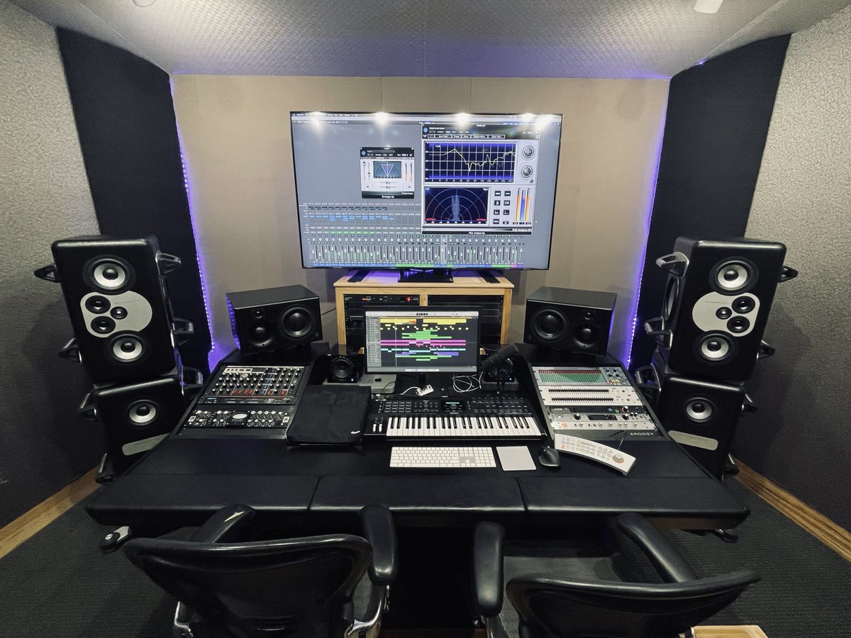 letsgetmoody's tweet photo. Studio Vibes at Moody HQ #musicstudio #recodlabel #Denver #Chicago #techhouse #Vibes4Daze @argosyconsole @BarefootSound https://t.co/ui2FYmczol