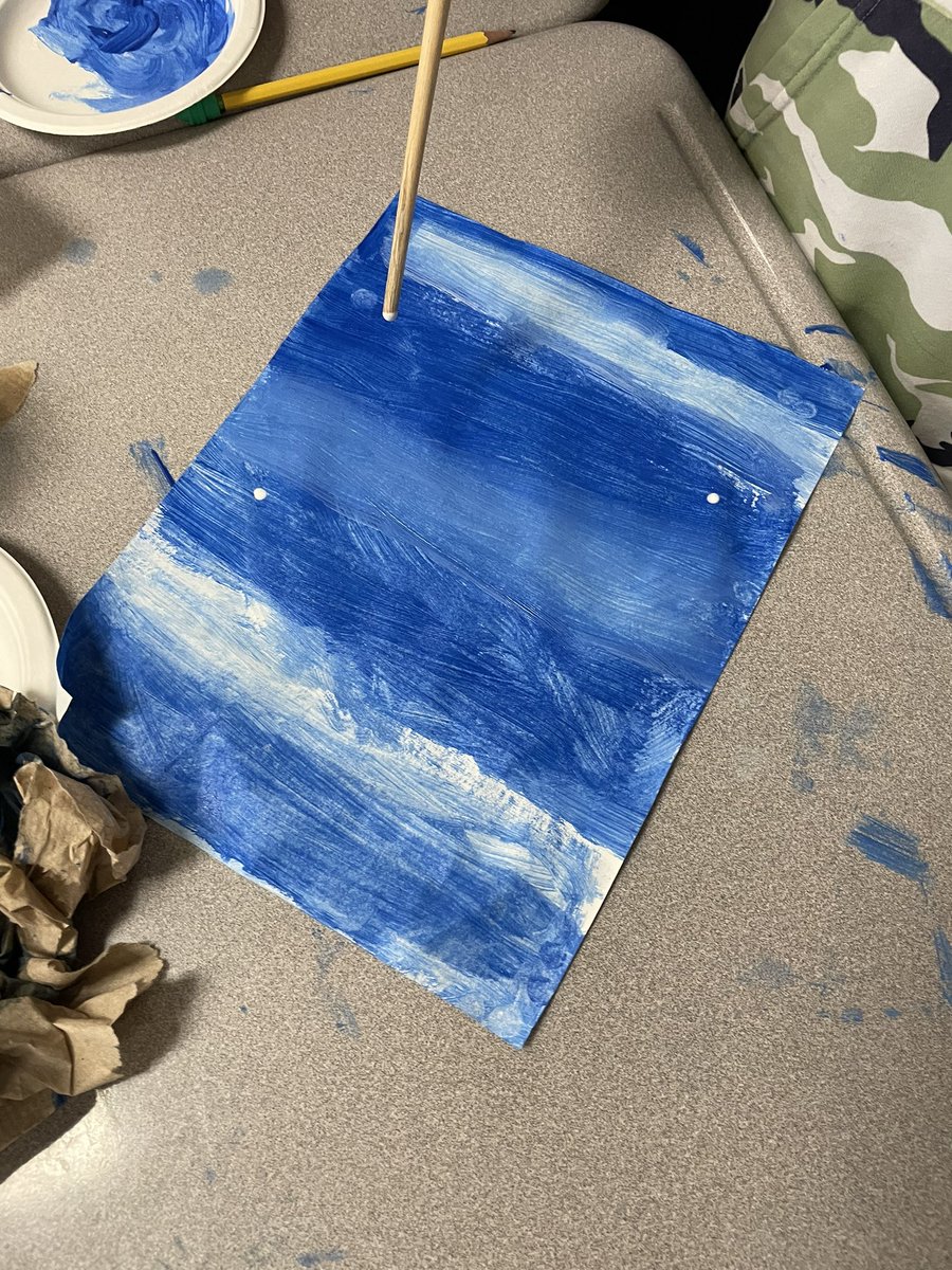 MrsFleetsTweets's tweet photo. Students are working on showing the background and foreground in their artwork. Today, we created the first step in our winter mittens art piece: the background. https://t.co/IxYqVFtwWX