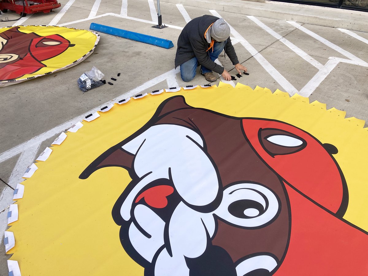 bakerssignstx's tweet image. Bucee's in Baytown gets some fresh new faces with the installation of new sign faces! That friendly Beaver looks better than ever. Now time for some nuggets...!
#bakerssigns #signrefresh #BestInTexas