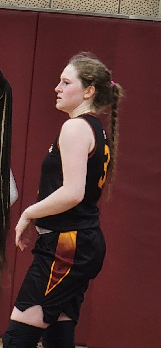 girlzprepreport's tweet photo. I called @LadyDeerBB @macie_whitfield THE GLUE during club basketball season and the UNSIGNED senior is showing why as she's holding things together in this "down to the wire" ganne @TXInvitational https://t.co/y3bqF4IXjW