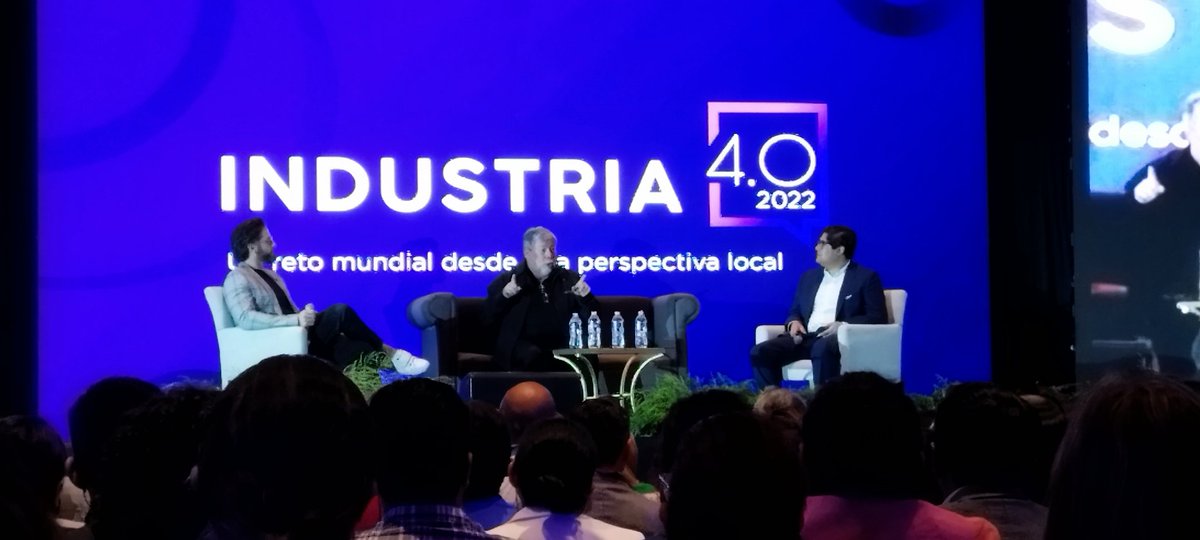 "La tecnología debe ser simple para la gente", dice #SteveWozniak al hablar sobre como fue ideado el #iPhone por los ingenieros.