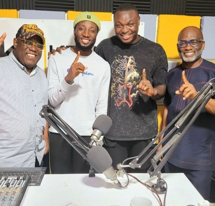 DJNiiwayne's tweet image. "The Kennis FM Family" Visited The Kennis Fm Studio In Accra Today  🖤💛 cc @kennyogungbe @Dayod1adeneye @KENNIS104FM 📍👌🏾📻 #KennisMusic #Kennis1041fm #Djniiwayne