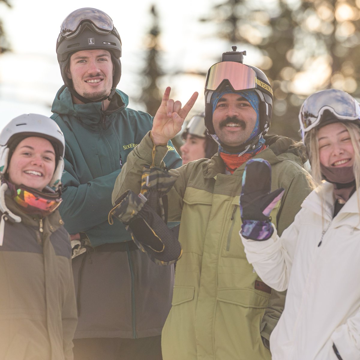 OPENING DAY IS HERE! Welcome to Season 2022/2023!!!🙌 Mother Nature delivered a beautiful bluebird morning on the hill to kickstart the season. Thanks to everyone who came out! Opening Day press release👉 bit.ly/3GpvHi1

#skibigwhite #bigwhite #okanagan #skibc #skiseason