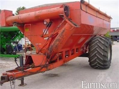 FarmsNews's tweet photo. Killbros 1600 π»
900 bushel grain cart with roll tarp and big 73/44x32 floaters, listed by Born Implement: https://t.co/U2trKgP09R
#USFarmer #Killbros #GrainCart #FarmEquipment #OhioAg #Harvest22 #AgTwitter #USAg https://t.co/OkOQDw5WN7