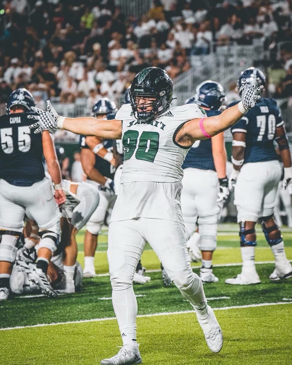 HawaiiFootball's tweet photo. Thank you Hawaii for this wonderful journey. I will cherish the lifelong friendships I have made here forever. 1 love to my TokoUsos🖤”
#Braddahhood #TONGANZ #KalapuBowz @jxtuitupou https://t.co/r3Z4siscSN