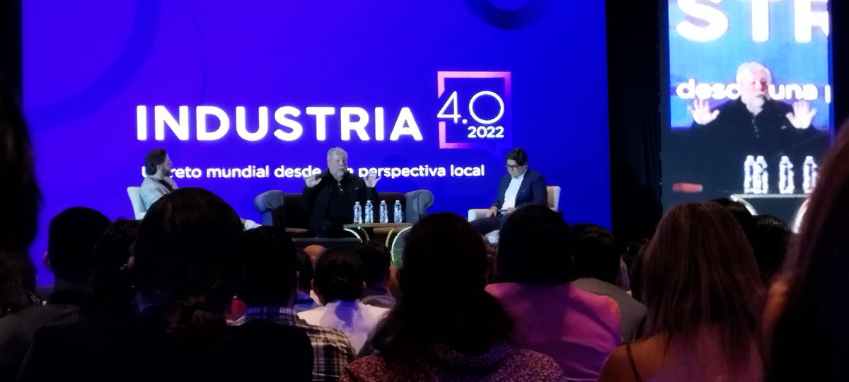 "Claro que la gente en #Morelos y #México puede producir tecnología, nosotros, Steve Jobs y yo, lo hicimos sin dinero, desde cero... Antes de tomar una educación sobre negocios, mejor deberían tener una ingeniera" 
El mensaje de #SteveWozniak en su conferencia
