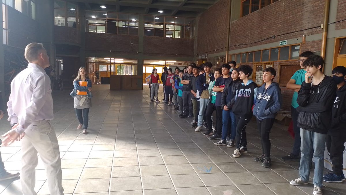 ClaudioRMartini's tweet photo. Entregamos más de 1400 netbooks para las y los estudiantes de 2° año de la #Region22. Otro gran aporte de @EducacionAR con #ConectarIgualdad en un gran trabajo articulado con @DTE_BA. Gracias al equipo de la @dte_region22 por el gran despliegue territorial. Más soberanía digital! https://t.co/JopOGCTlUY