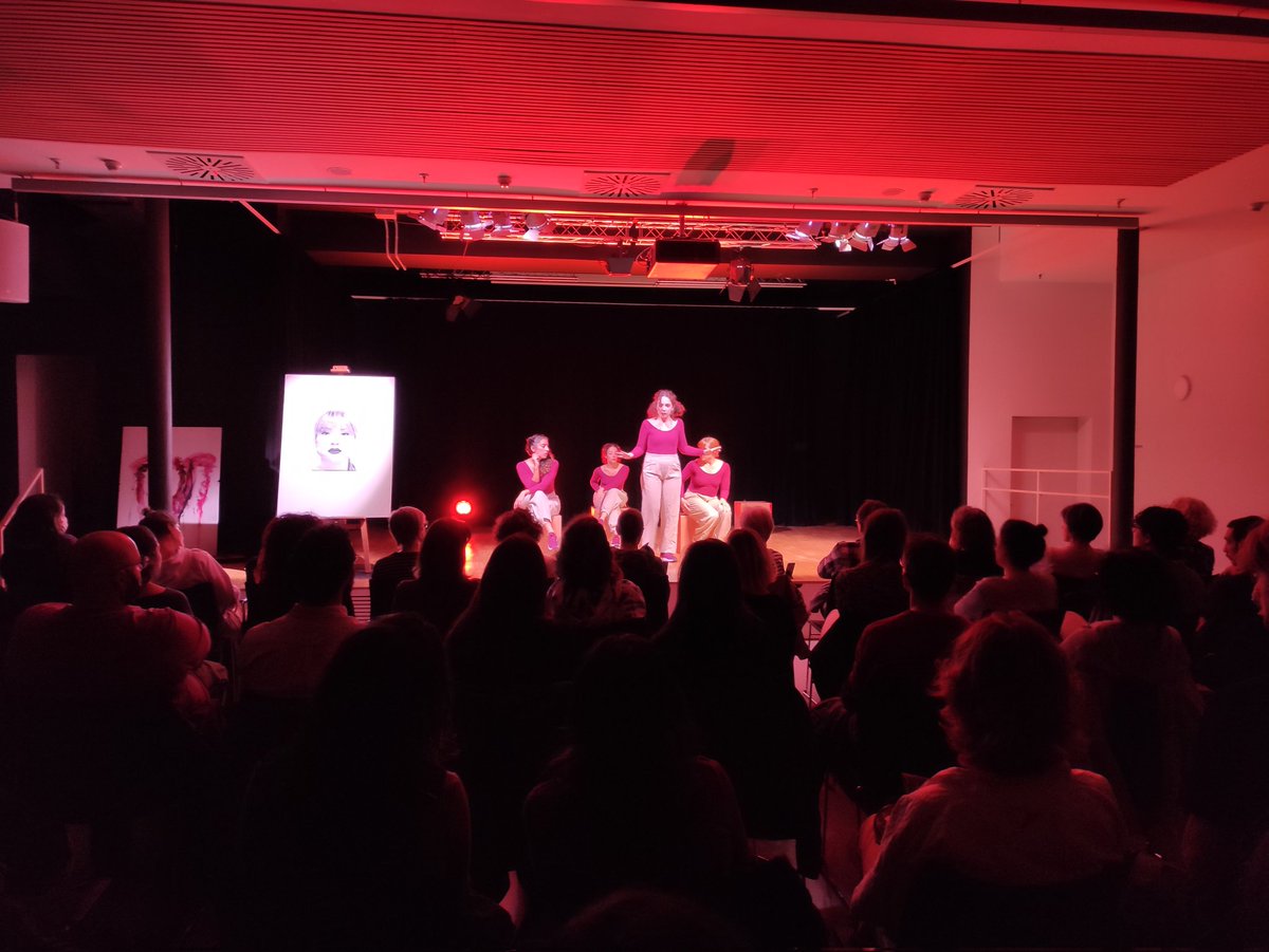 centrecivicsafa's tweet photo. Emocionant trobada de #Dansa i #CulturaUrbana dins del festival @hopbcn. 🙂 Ha sigut un plaer acollir avui la potent i carismàtica peça de #moveinvein "O'VARIES" on les #ArtsEscèniques es fusionen amb la pintura i la poesia.
@AteneuElPoblet #Attrezzos #25N #hopfestival #hopbcn https://t.co/fuPQdWciK4