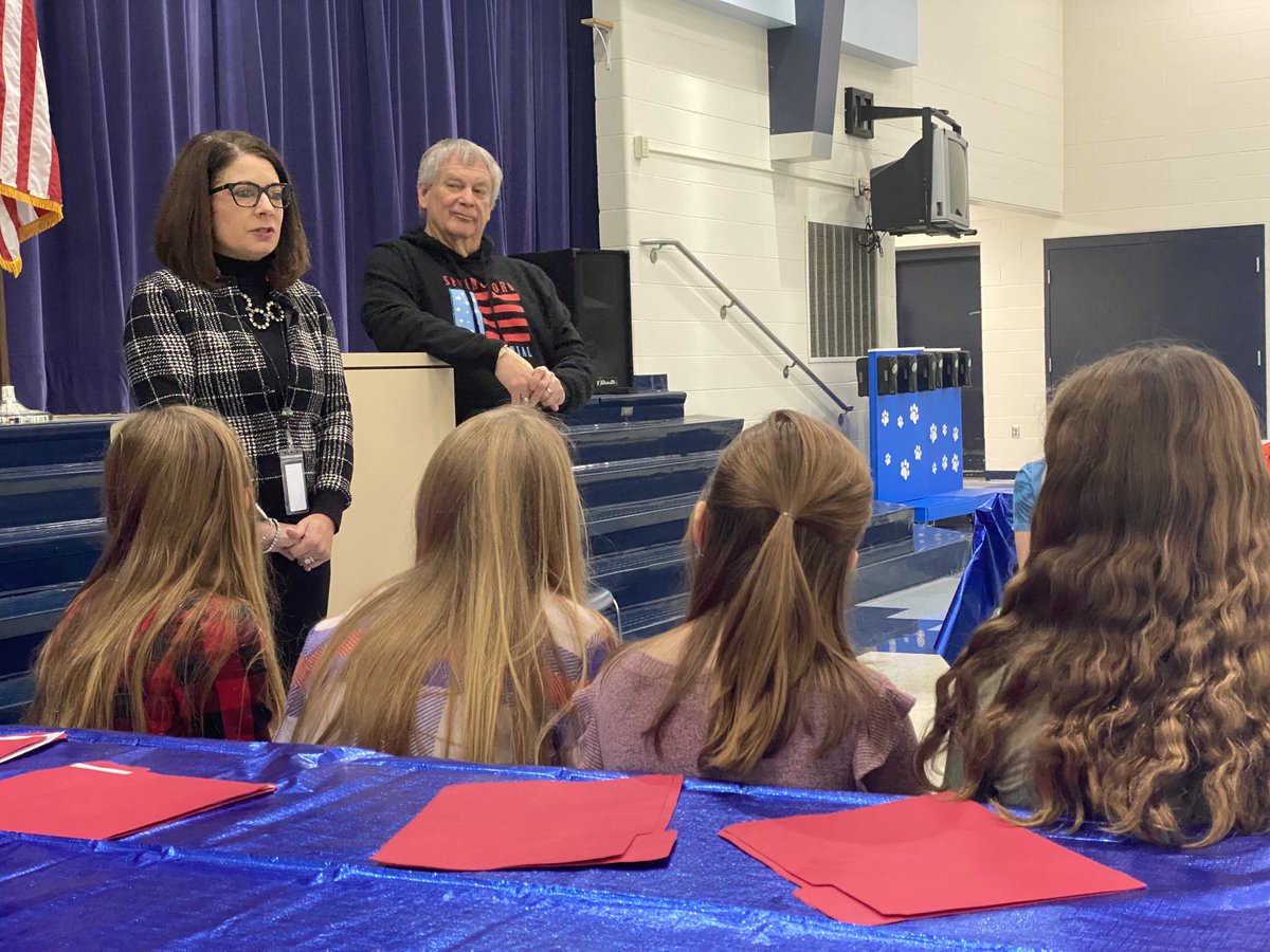 @cityofboroOH Mayor John Agenbroad visited @Boro_DennisNews today to swear in the school's newest Student Council members. Both Mayor Agenbroad & @SpringboroSuper Carrie Hester spoke to the students about leadership. @Boro_Treasurer @curriculumcook @BoroOhioChamber
