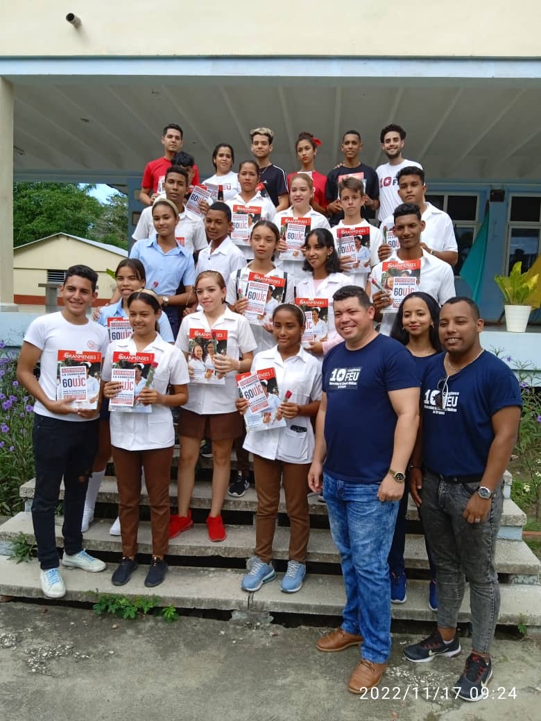 ReynaldoUjc's tweet photo. Con mucho entusiasmo, compromiso y alegría los estudiantes en la #ProvinciaGranma festejamos este  #17DeNoviembre el Día  del Estudiante. #TodosJuntos por #Cuba. 
#UJCGranma #UJC
@DrRobertoMOjeda @aylinalvarezG @CapoNapoles https://t.co/pEt68sL0vh