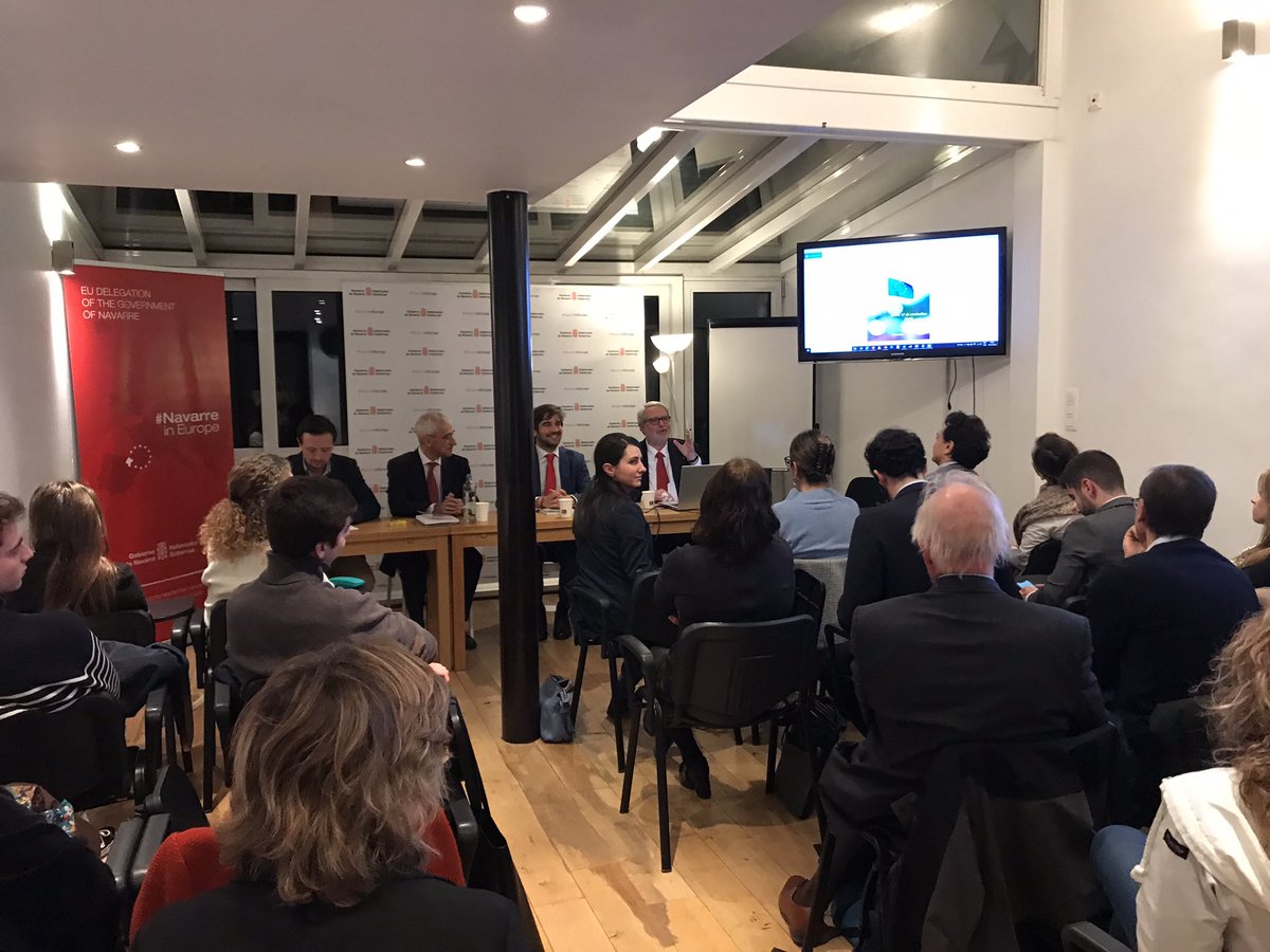 Hoy, presentación en Bruselas de “Comunicar Europa en el siglo XXI”, coordinado por <a href="/carlbarrera/">Carlos Barrera</a> y <a href="/elsamoreno70/">Elsa</a>, partiendo de la tesis doctoral que escribió #MaríaLozano 👉 🇪🇺♥️