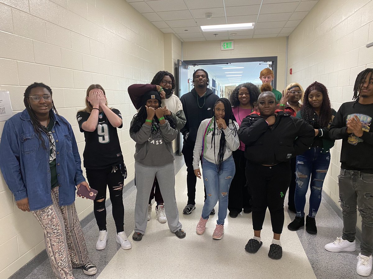 Ms. Nikki Hudson tweet media