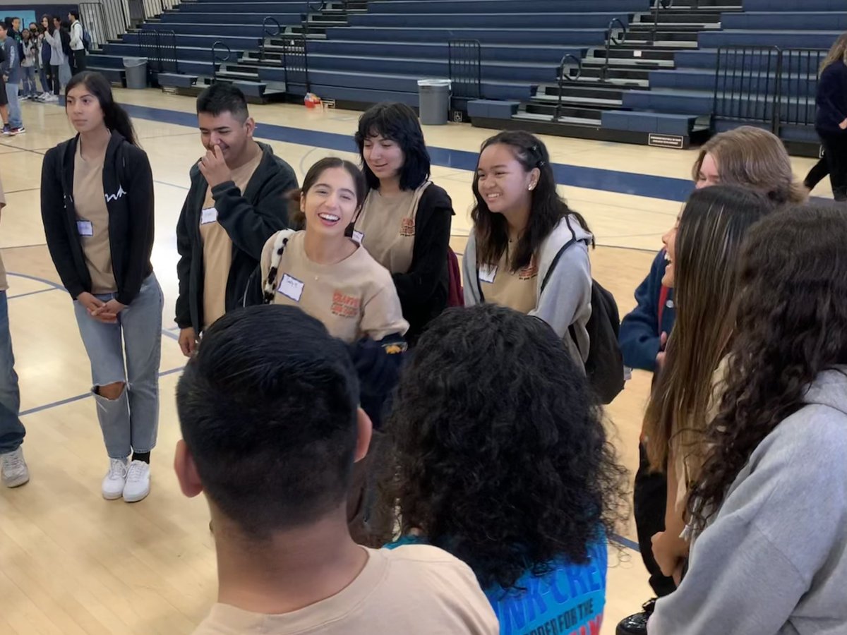 CHSLinkCrew1245's tweet photo. Link Crew refining their leadership skills today with @BoomerangPrjct 🧡🖤 @ChaffeyHSTigers @ZulmaBarillas1 @MrPriceCHS @CHSTigerAcademy @Dr_M_Segovia https://t.co/BcsQnabrBK