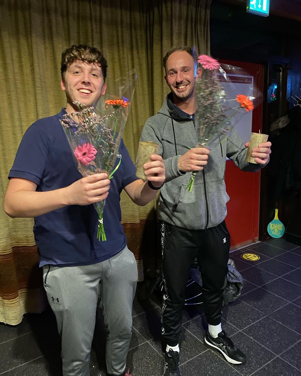 bckampennl's tweet photo. Uitslagen:

Dames Dubbel 1: De Stolpen - Kelly en Elm
Heren Dubbel en Mix 1: Oliehandel Vermeulen – Mike en Julian
Heren Dubbel en Mix 2/3: Tika-Thijs – Sartika en Thijs
Dames Dubbel en Mix 2/3: MirBer – Miranda en Berber https://t.co/iQClH8FMFh