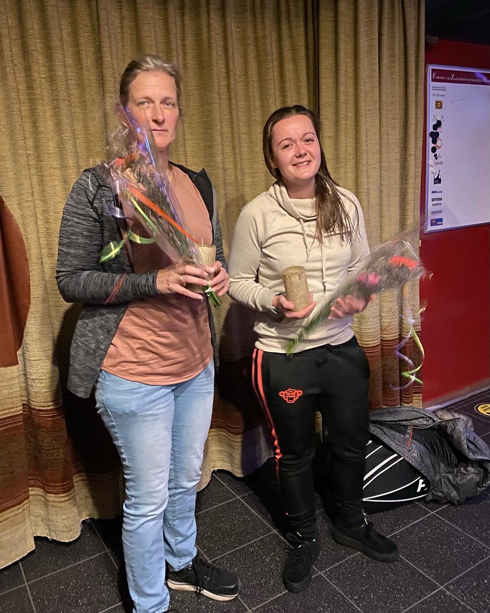 bckampennl's tweet photo. Uitslagen:

Dames Dubbel 1: De Stolpen - Kelly en Elm
Heren Dubbel en Mix 1: Oliehandel Vermeulen – Mike en Julian
Heren Dubbel en Mix 2/3: Tika-Thijs – Sartika en Thijs
Dames Dubbel en Mix 2/3: MirBer – Miranda en Berber https://t.co/iQClH8FMFh