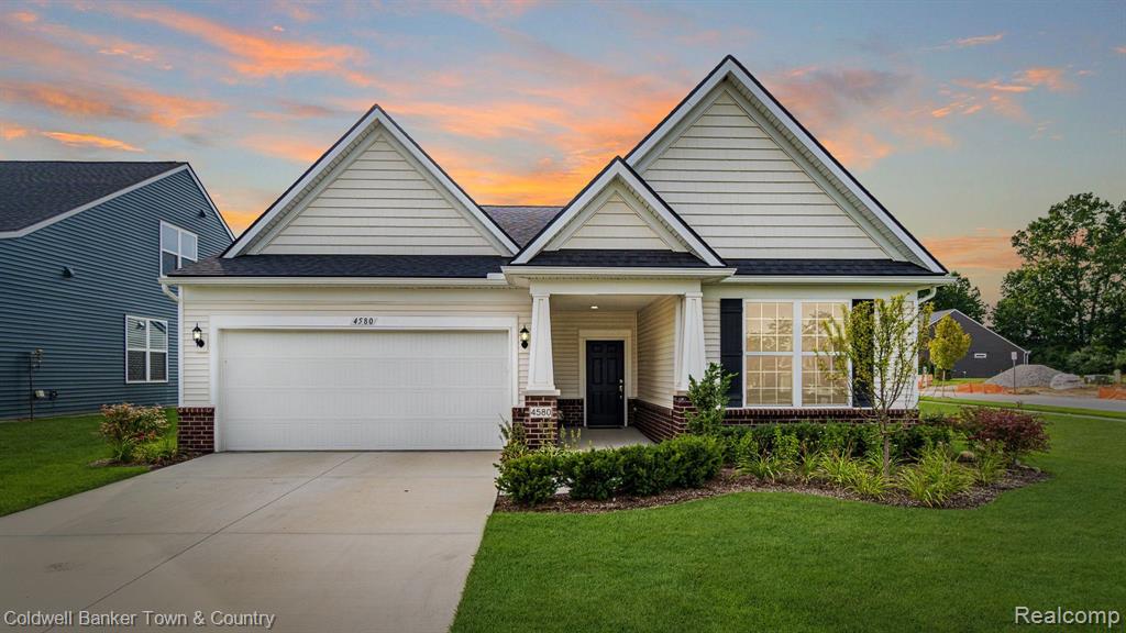 Russell_howard2's tweet photo. 📍4580 Crestway Dr, Brighton MI 48116

Come stop by and see us for an open house this Saturday 1-3! This beautiful ranch is in the heart of Brighton. Built in 2021 this is your chance to have a home that is new construction quality without the wait! https://t.co/0rI8IoHES5