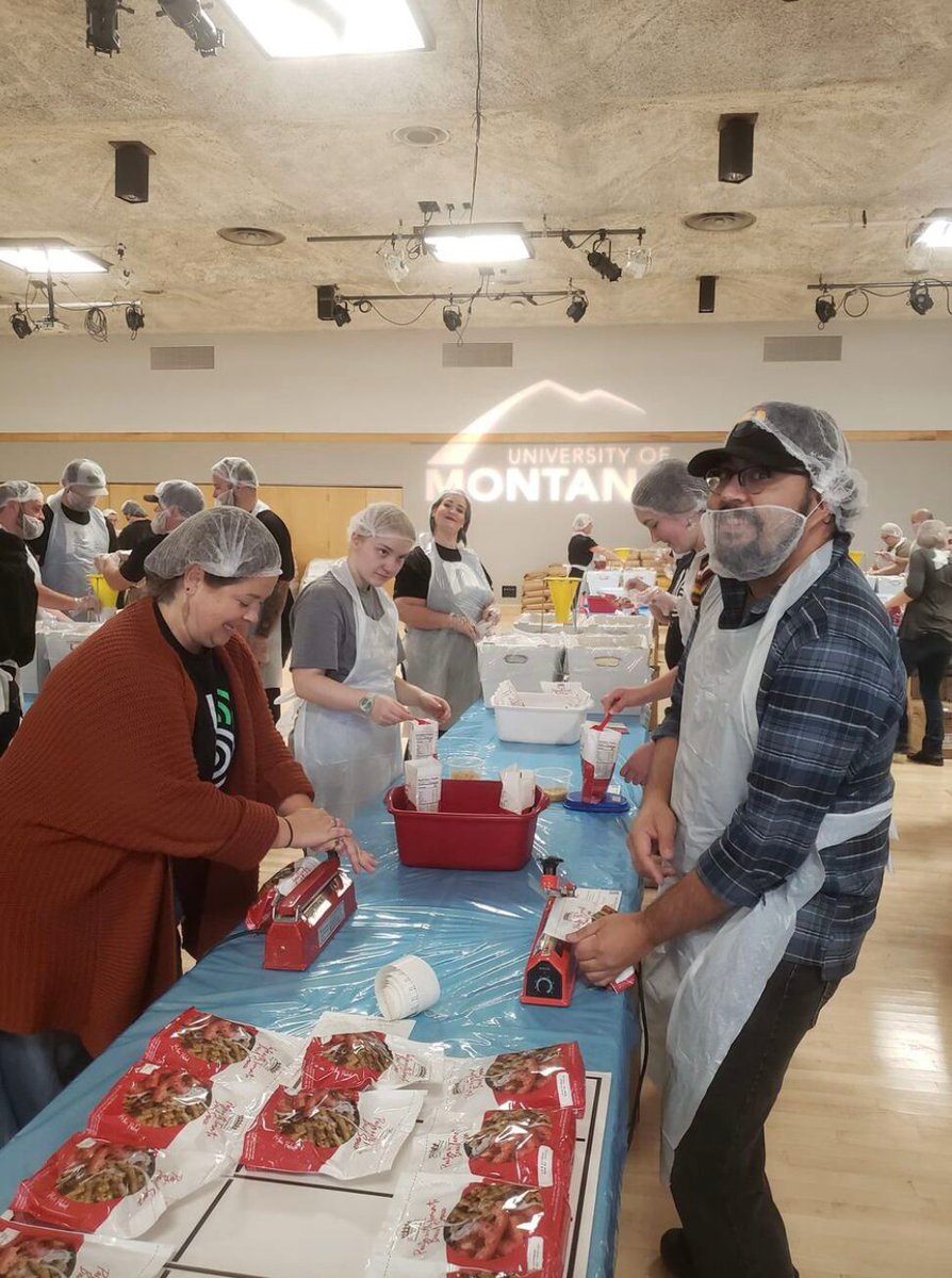 Together, we can do more 💙

That's why Customer Care Manager Donna Curran and 16 fellow members of #TeamDIRECTV helped package more than 700 meals. Thank you for embodying #DIRECTV's values and caring for your local community, Missoula Call Center team!

#WeAreDIRECTV