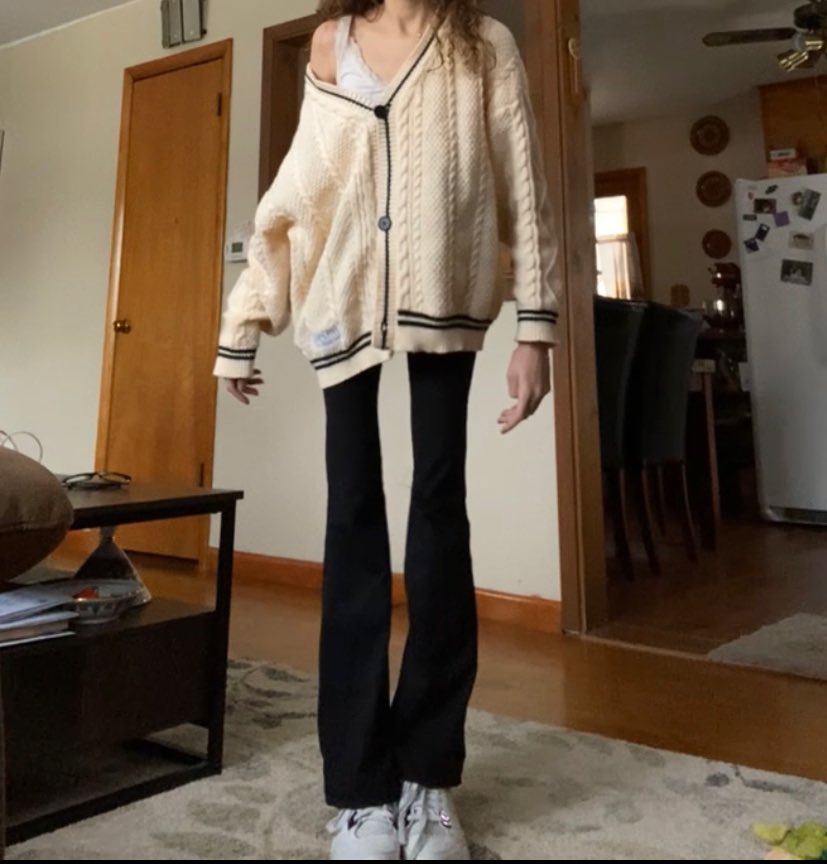 pradalvr's tweet photo. a very special outfit for a very special day https://t.co/QJIihSYn3Q