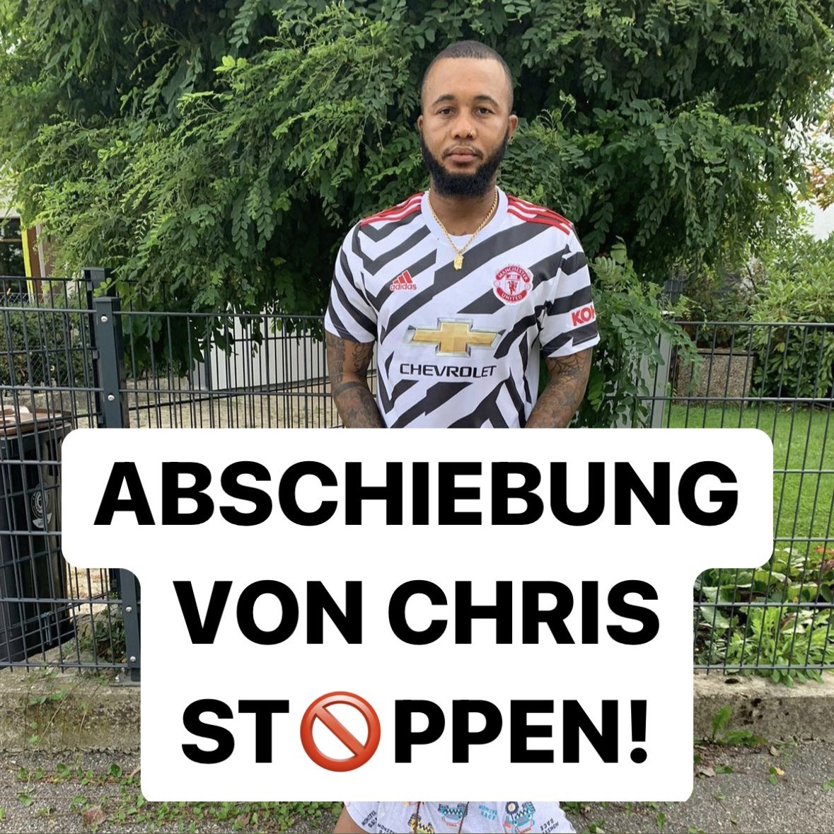 Kurz bevor das Chancenaufenthaltsrecht in Kraft tritt, will die CSU-geführte Landesregierung Tatsachen schaffen: 
Chris Kamara wurde heute in Vilsbiburg festgenommen, er soll abgeschoben werden. Da er >5 Jahre in D ist, hätte er ab Januar eine Bleibeperspektive.