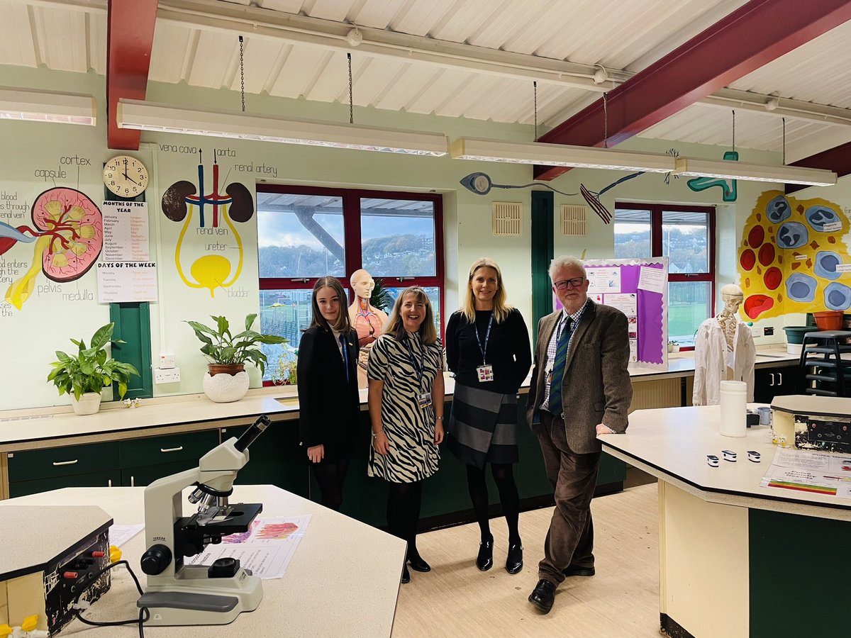 HeadteacherBas1's tweet photo. Huge thank you to our wonderful staff &amp; students @BassalegSchool1 for facilitating a thoroughly enjoyable Post-16 pathways evening; so great to see so many Year 11 learners, parents &amp; carers. We very much hope you found the event useful and informative 👍 #believingandbelonging🦌 https://t.co/65tjemoen1