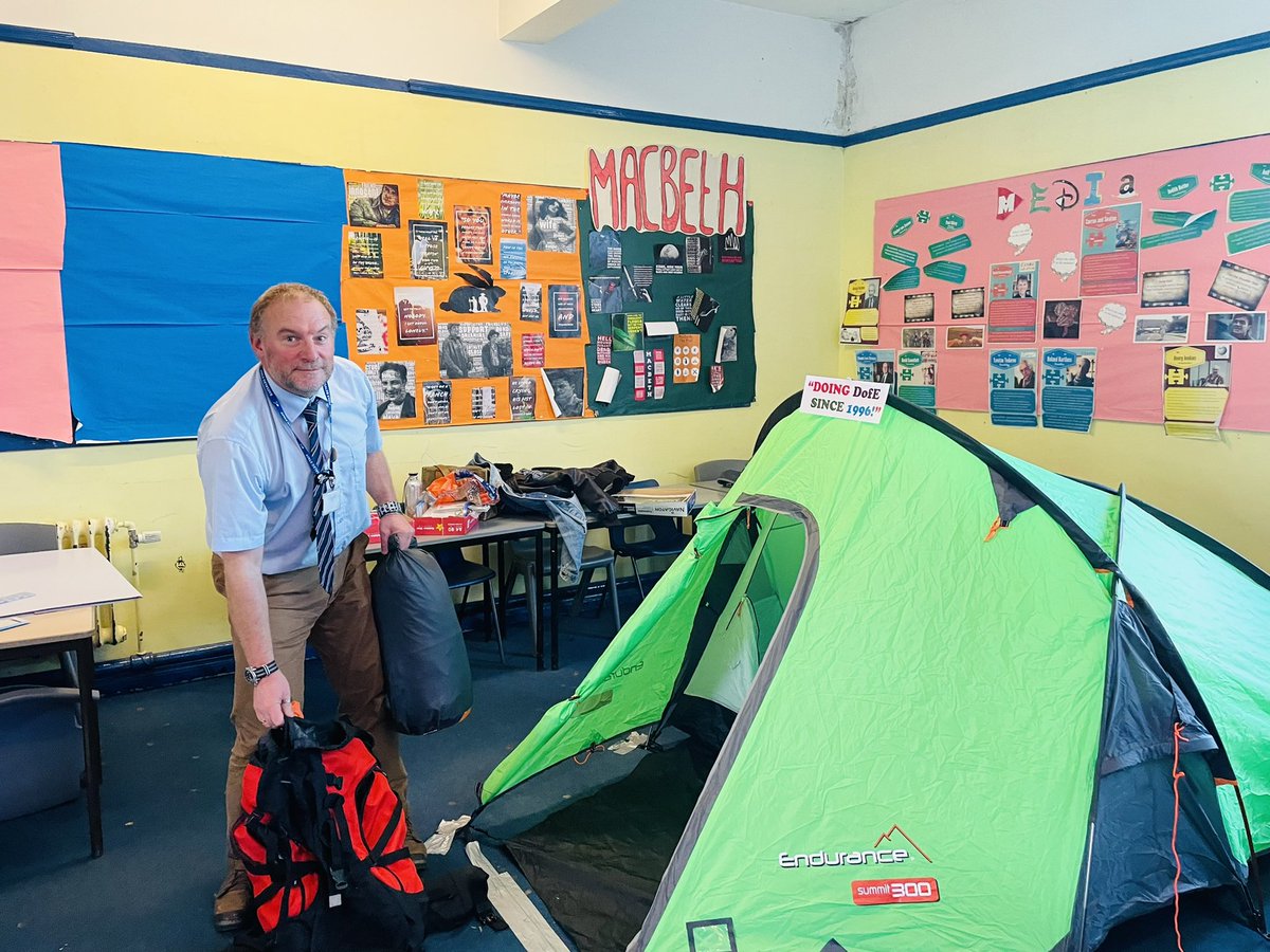 HeadteacherBas1's tweet photo. Huge thank you to our wonderful staff &amp; students @BassalegSchool1 for facilitating a thoroughly enjoyable Post-16 pathways evening; so great to see so many Year 11 learners, parents &amp; carers. We very much hope you found the event useful and informative 👍 #believingandbelonging🦌 https://t.co/65tjemoen1
