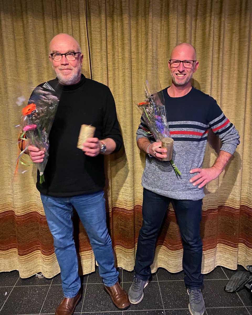 bckampennl's tweet photo. Heren Dubbel 2: The golden earrings – Ben en Erdwad
Heren Dubbel 2: Vd Kerke Hovenier – Jan en Sjirk

Heren Dubbel 2 kent 2 winnende teams, omdat er in 2 poules gespeeld is.
Klasse 3 is de hoogste speelklasse.

Meer foto’s op Facebook!

#badminton #badmintonnl #Kampen #bckampen https://t.co/Z8HnKXMZs5