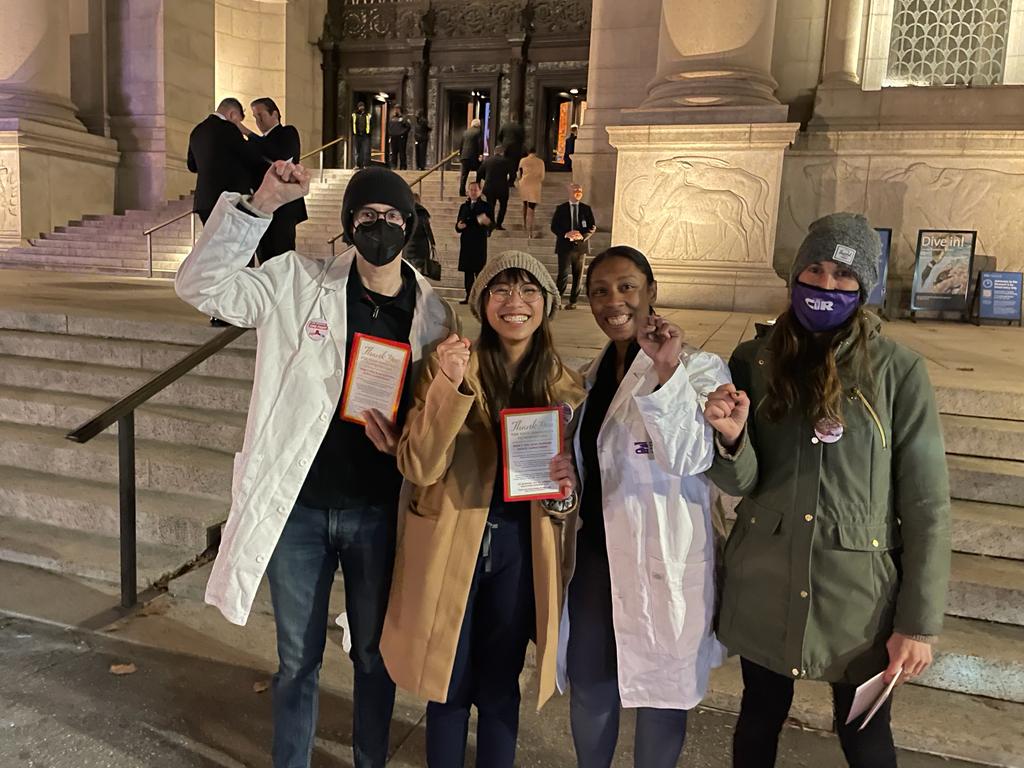 Dr_SteveA's tweet photo. Asking @MontefioreNYC to recognize @cirseiu support better pay and working conditions with @nynurses #SaveFHC #DoMoreMonte #OneHospitalOneFight #PassNYHealth #NYHealthAct @NYHCampaign @PNHPNYMetro @NYDocs https://t.co/QVQiADWddP