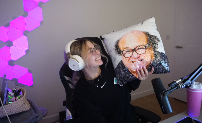 Happy Birthday to my one and only king, Danny DeVito, i love u xxxxxxxxxx 