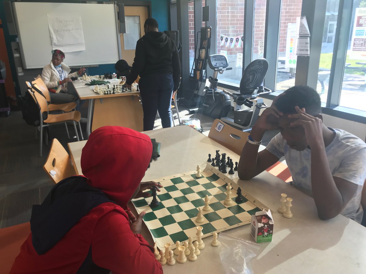 TB4Kids's tweet photo. ♟It’s Thursday’s Chess Club time in the library during lunch time. #GrowingLearners @MLK_Titans  @rps_libraries @RPS_Schools https://t.co/dTHnsblui7