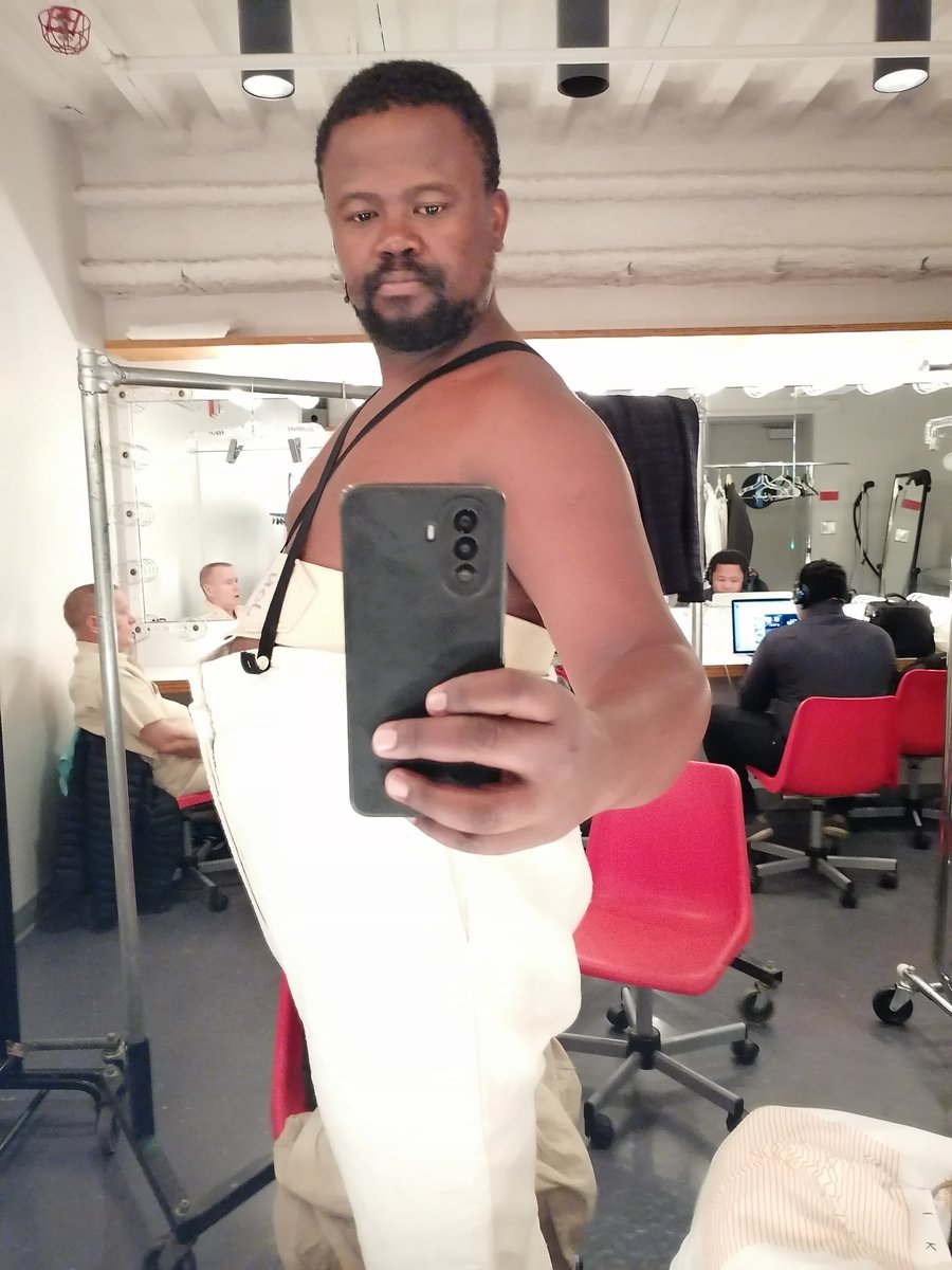 katlegokaygee9's tweet photo. The dog of the king is the king of dogs,
 OPENING NIGHT OF HOUSE BOY #AKEREWAITSE #KEAIPOMPAKETLAPOMPIWAKEMANG #KASONESTYLESEO #PAPAWADLALA https://t.co/VdUbDNC1xs