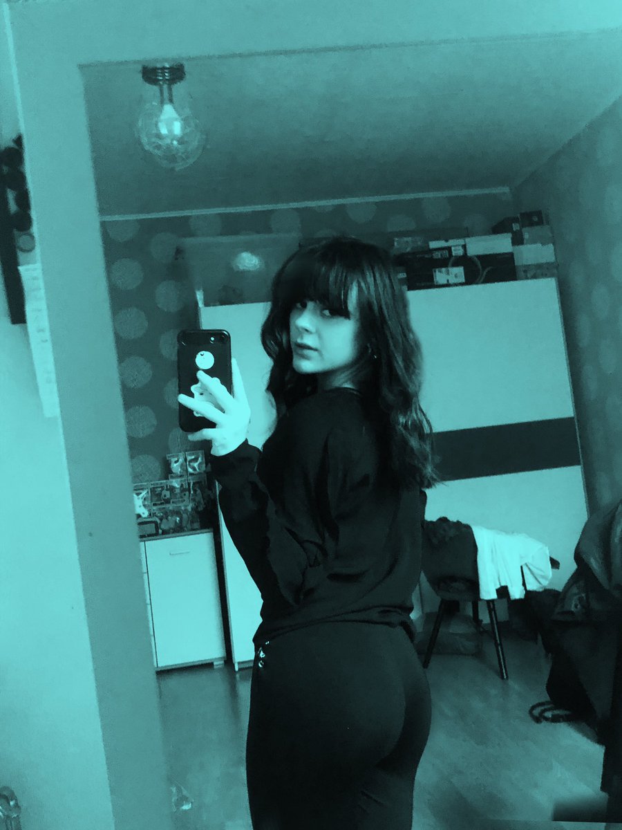 ɐᴉʌᴉlO tweet media