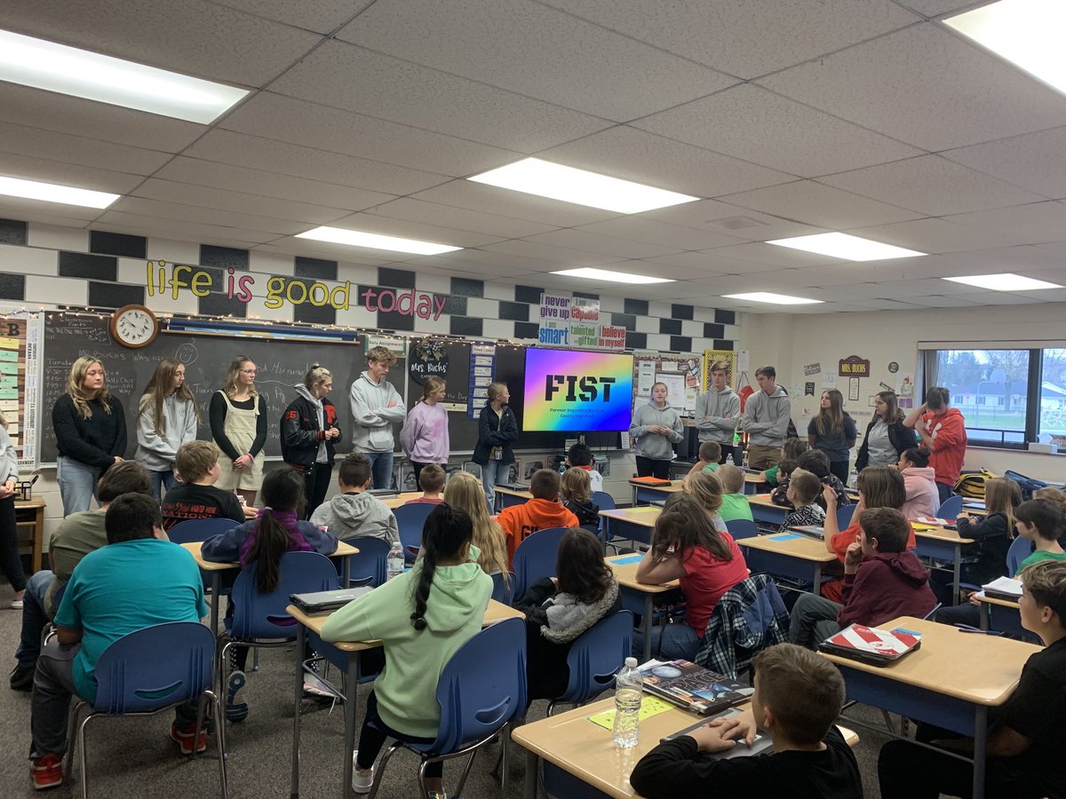 ssimmonsmsdsc's tweet photo. FIST is presenting our FLIP(future leaders in philanthropy) to Hendry Park, Carlin Park and Ryan Park 5th graders. #apride ⁦@AHSNation⁩ ⁦@FISTSite⁩ https://t.co/Q3smVbZtBH