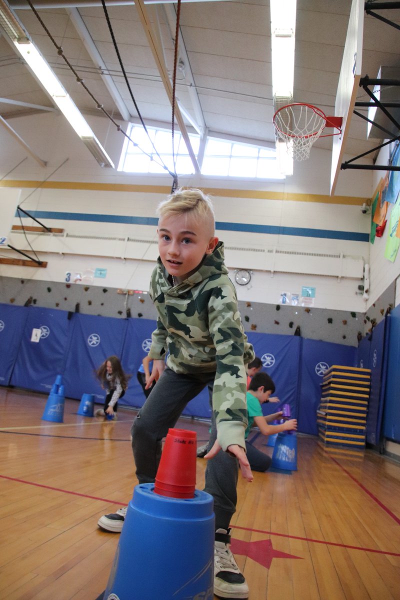 stateroadpe's tweet photo. These happy, focused faces are EVERYTHING. Working on setting a new Guinness world record! Speed stacking works both hemispheres of the brain, improves dexterity, quickness and cardio fitness! 
@SpeedStacksInc
@StateRdWCSD
 #2022stackup #wssa https://t.co/b5E2BczV5H