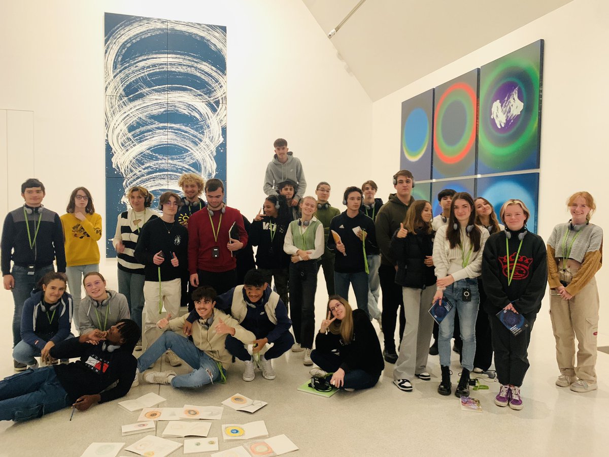 RiehlHelene's tweet photo. +QU’UNE OPTION ! Les élèves de 1&Tle #optionartsplastiques #lyceeBlaisePascalcolmar au @MUnterlinden #FabienneVerdier #lechantdesetoiles. Voir, ressentir et explorer, l’expérience du/au musée ! @DaacStrasbourg https://t.co/jCxlGztIIZ