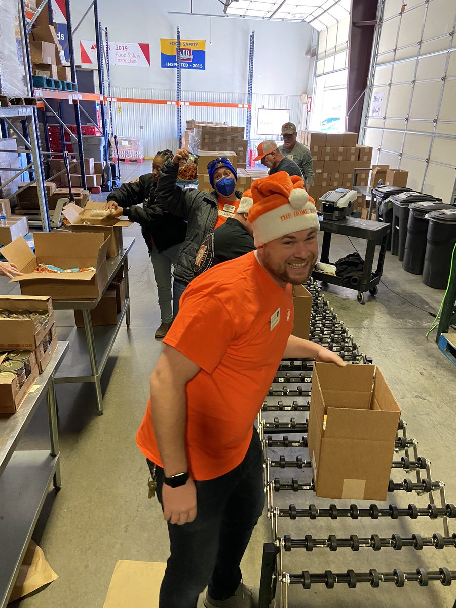 CyrillaAbiseid's tweet image. Team Depot today at the NWA Food Bank! In two hours, we boxed up roughly 2,700 meals for those that are food insecure in our community. It’s always a great feeling to GIVE BACK 🧡 #TeamDepot