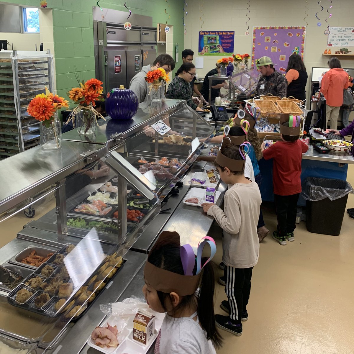 BGISDgaryfields's tweet image. Everyone in @BGISD ate well today. A big thank you to our amazing Child Nutrition staff for creating these delicious meals for our students, staff &amp;amp; visitors. Also thank you to our @BGHSPurplesNews culinary students who helped prepare &amp;amp; serve meals today.
