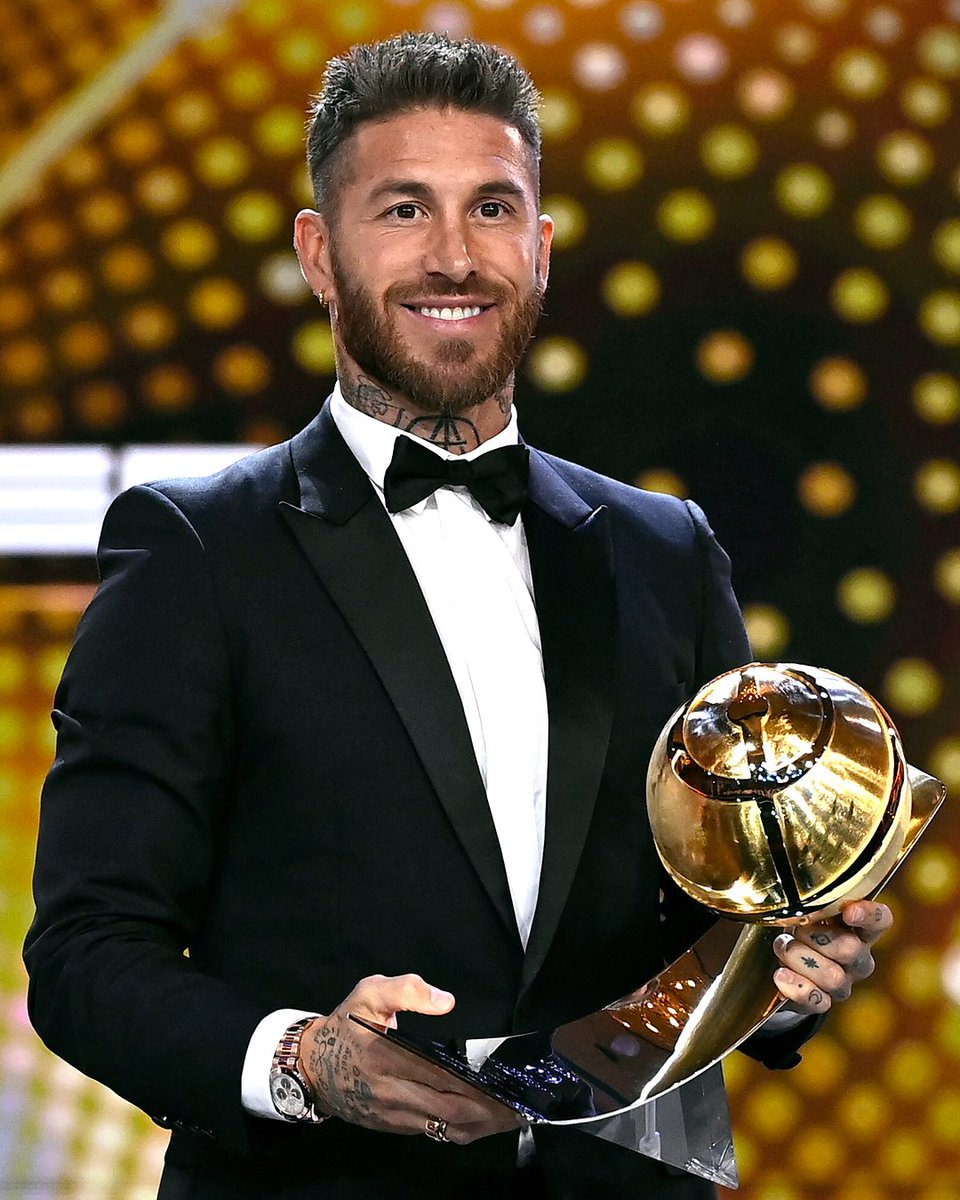Footballogue's tweet image. Sergio Ramos a reçu le prix @Globe_Soccer de meilleur défenseur de l&apos;Histoire ! 🏆 🇪🇸

Mérité ? 🤔