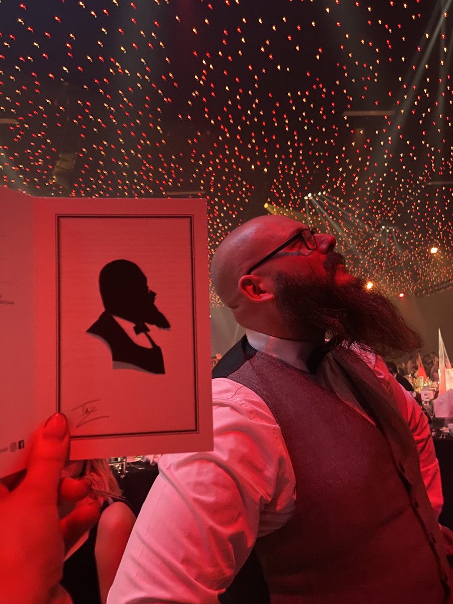 Delighted to be at the <a href="/HSJ_Awards/">HSJ Awards</a> tonight with <a href="/nthsolutionsllp/">NTH Solutions</a> <a href="/CommunityKitBag/">Community Kit Bag</a> <a href="/NTeesHpoolNHSFT/">North Tees and Hartlepool NHS Foundation Trust</a>. To even be finalists is a bloody huge achievement!! And the silhouettist is pretty fab🤩✂️ @nickeyley #HSJAwards Table 87!